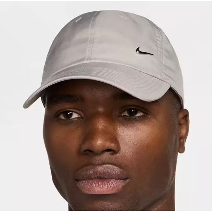 FB5372 009 Nike Dri-FIT Club Metal Swoosh Cap College Grey Metallic Silver Unstructured Hat Original