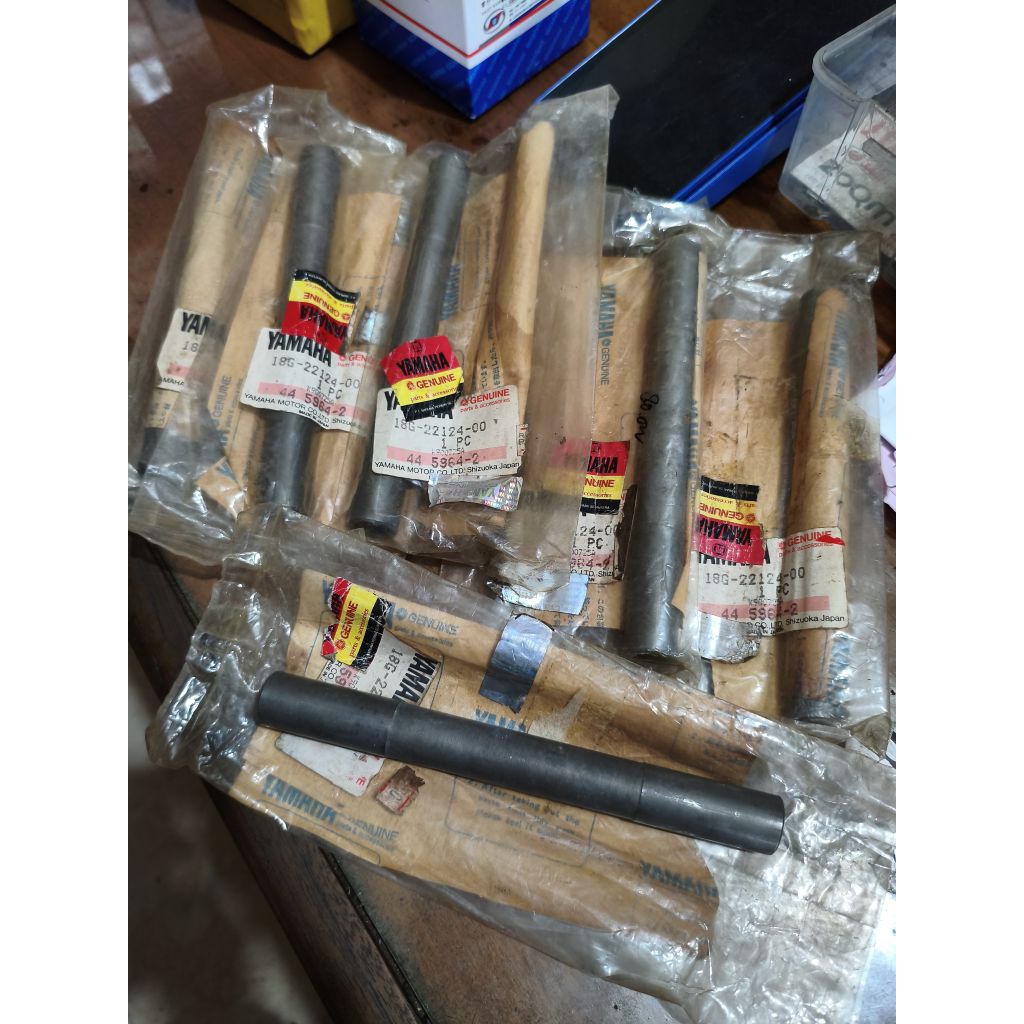 Boshishing Swing Arm เพลาด้านหลังท่อแขน Yamaha DT100 DT125 YZ100 YZ125 Original NOS 18G-22124-00