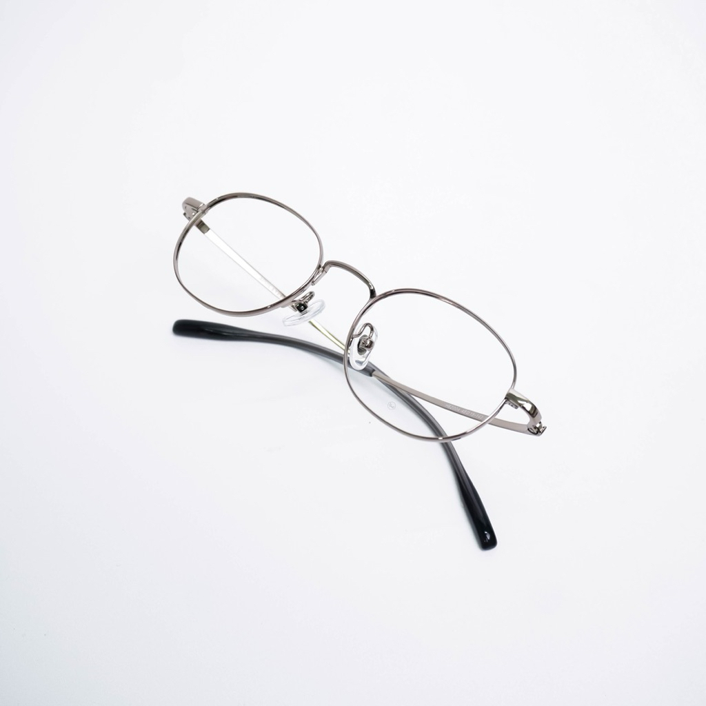 April Glasses Leon Oval Titanium กรอบแว่นตา Unisex