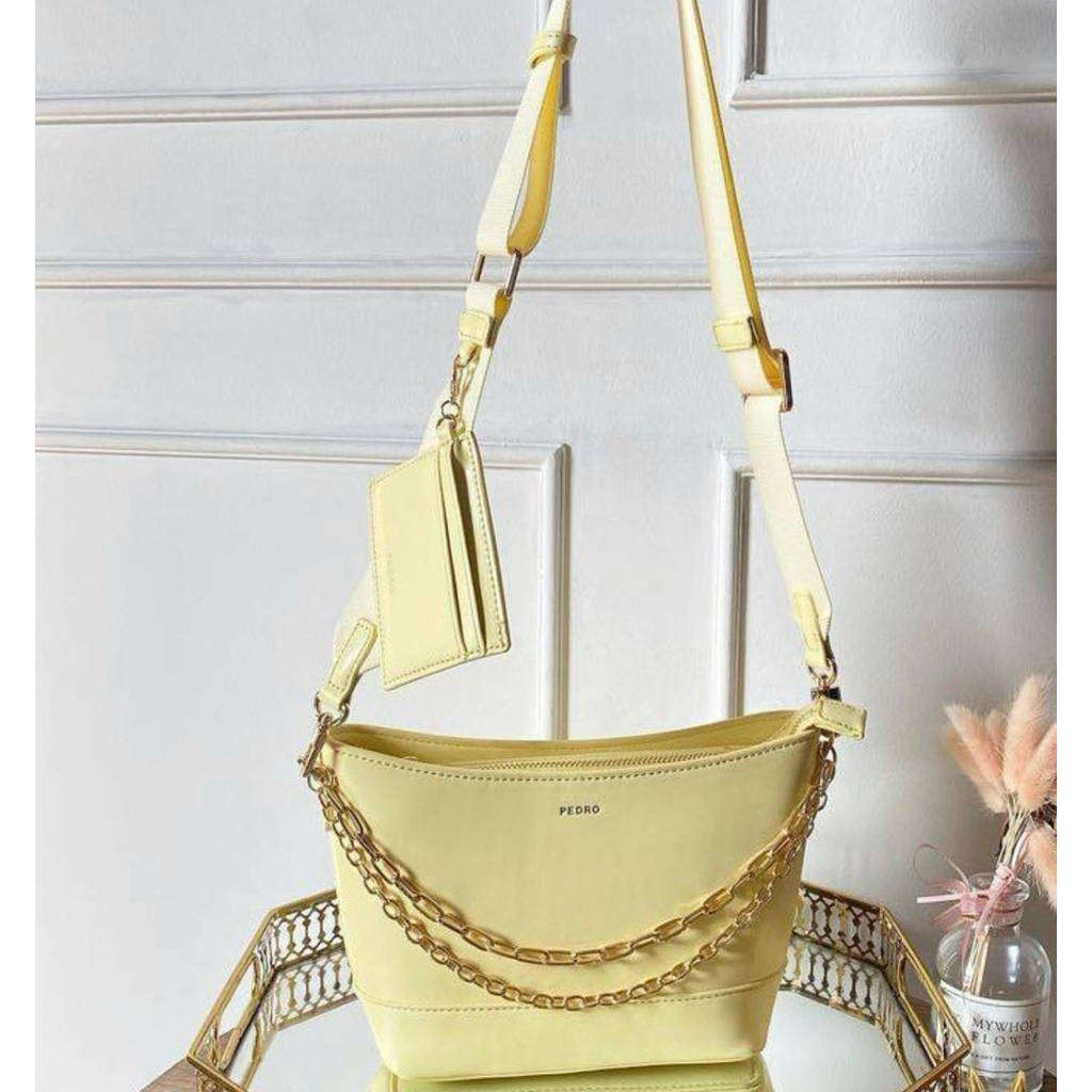 กระเป๋าสะพาย Pedro New