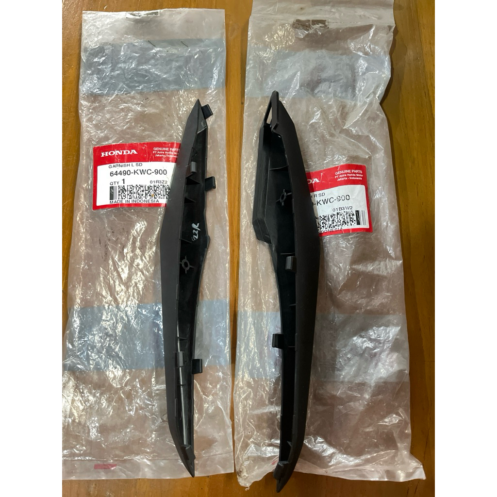 GARNISH GARNISH COVER BODY RIGHT LEFT BODY HONDA CS1 CS 1 ONE ORIGINAL AHM 64490-KWC-900 64480-KWC-9