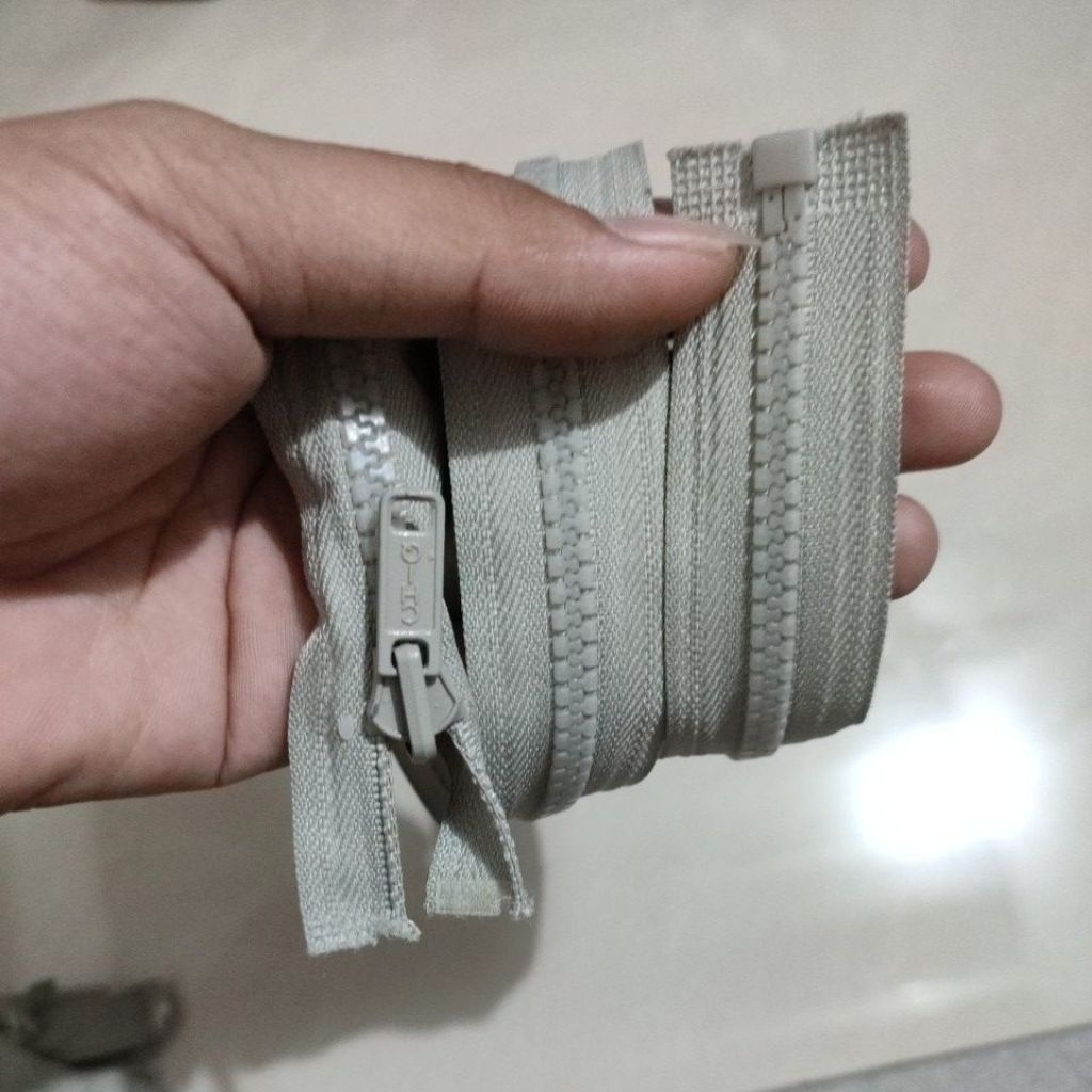 Vislon Jacket Zipper 60 cm (24 นิ้ว) ยาว No.5 สีเทาอ่อน 576.