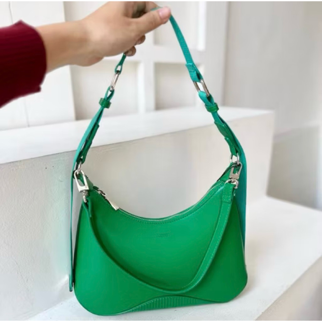 กระเป๋าสะพาย Pedro**