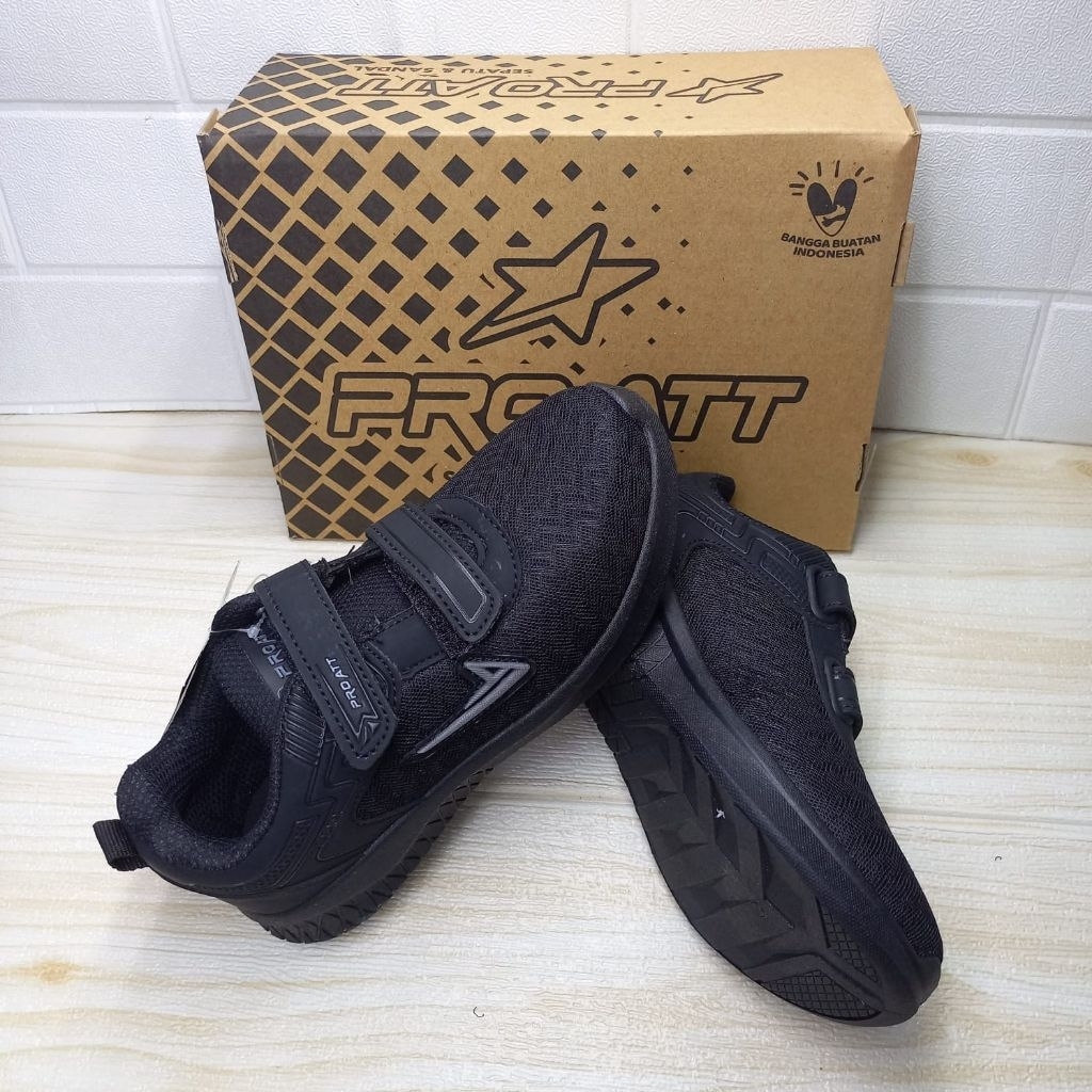 รองเท้านักเรียนกาว Pro at pa 700