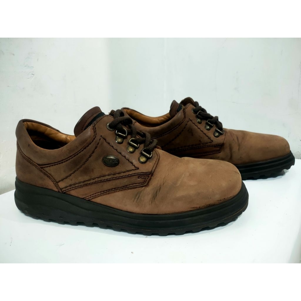 รองเท้าหนังลําลองสีน้ําตาลไม่มีชื่อ Sole Vibram ไซส์ 41