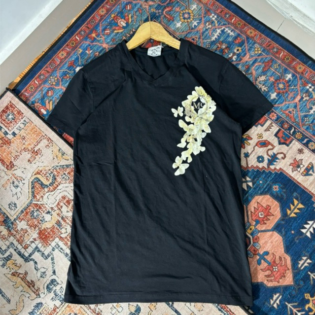เสื้อยืดสีดํา Alexander McQueen