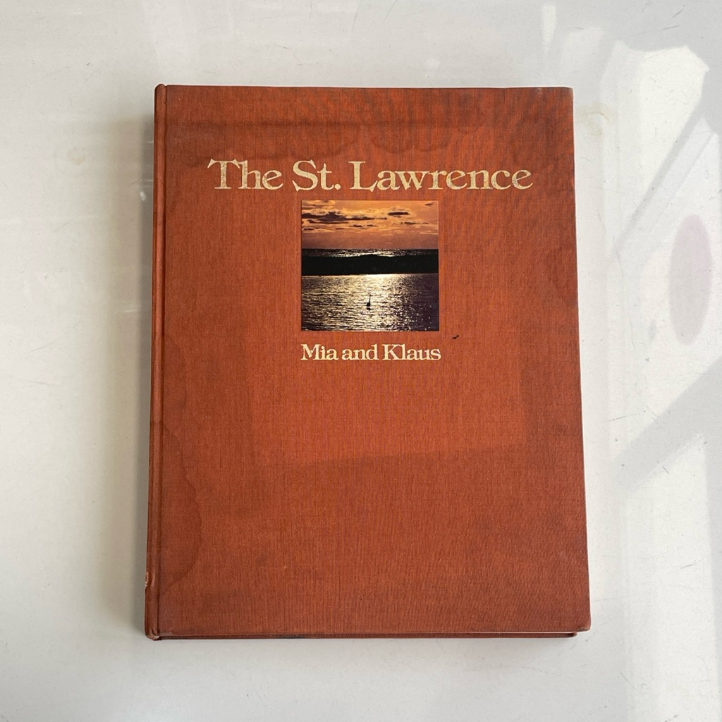 หนังสือ THE ST LAWRENCE Mia และ Klaus