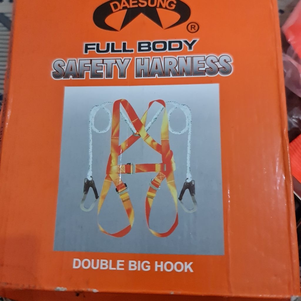 FULL BODY SAFETY HARNESS
