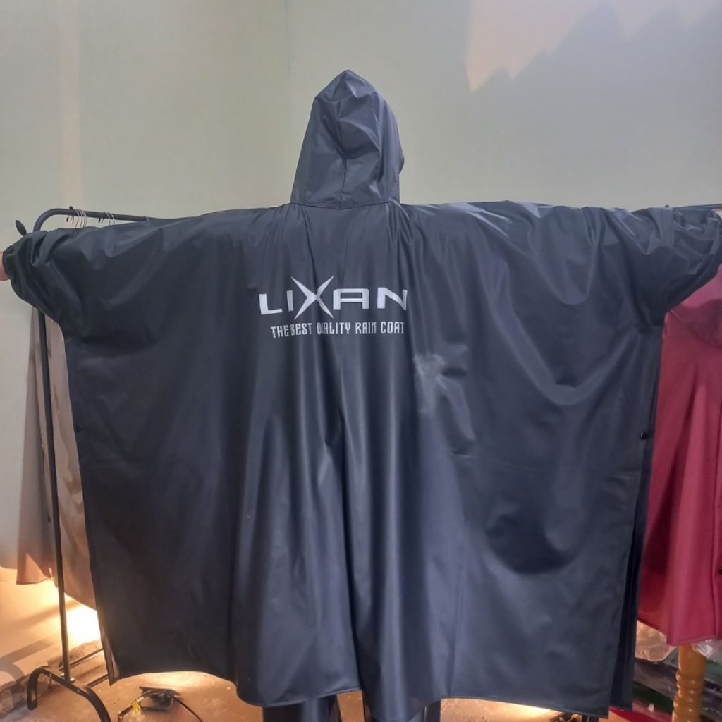 เสื้อกันฝนค้างคาวเสื้อปอนโชจัมโบ้ Mantle สําหรับผู้ชายและผู้หญิง Max 150 Kg วัสดุ PVC 025 หนายืดหยุ่น Original By Lixan
