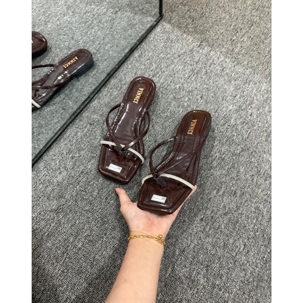 รองเท้าแตะส้นแบนสายมุกสําหรับผู้หญิง Vinnci