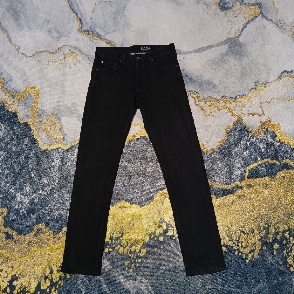 กางเกงยีนส์สีดํา Uniqlo Heattech Slim Fit