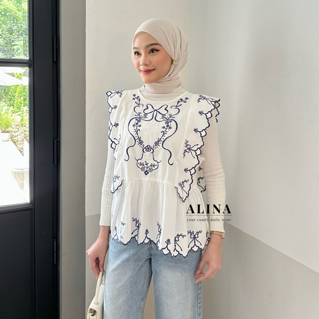 Karina Vest coquette เย็บปักถักร้อย / เสื้อกั๊กน่ารัก / coquette Top /