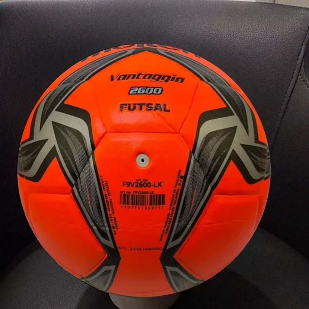 ลูกฟุตซอล Molten ขนาด 4 Molten Vantaggio Futsal Ball คุณภาพสําหรับผู้ใหญ่