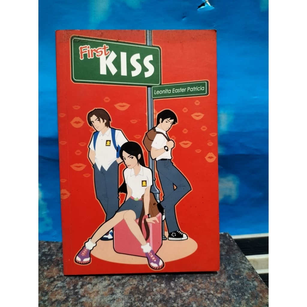 หนังสือจูบครั้งแรกที่ใช้แล้ว โดย LEONITA EASTER PATRIA