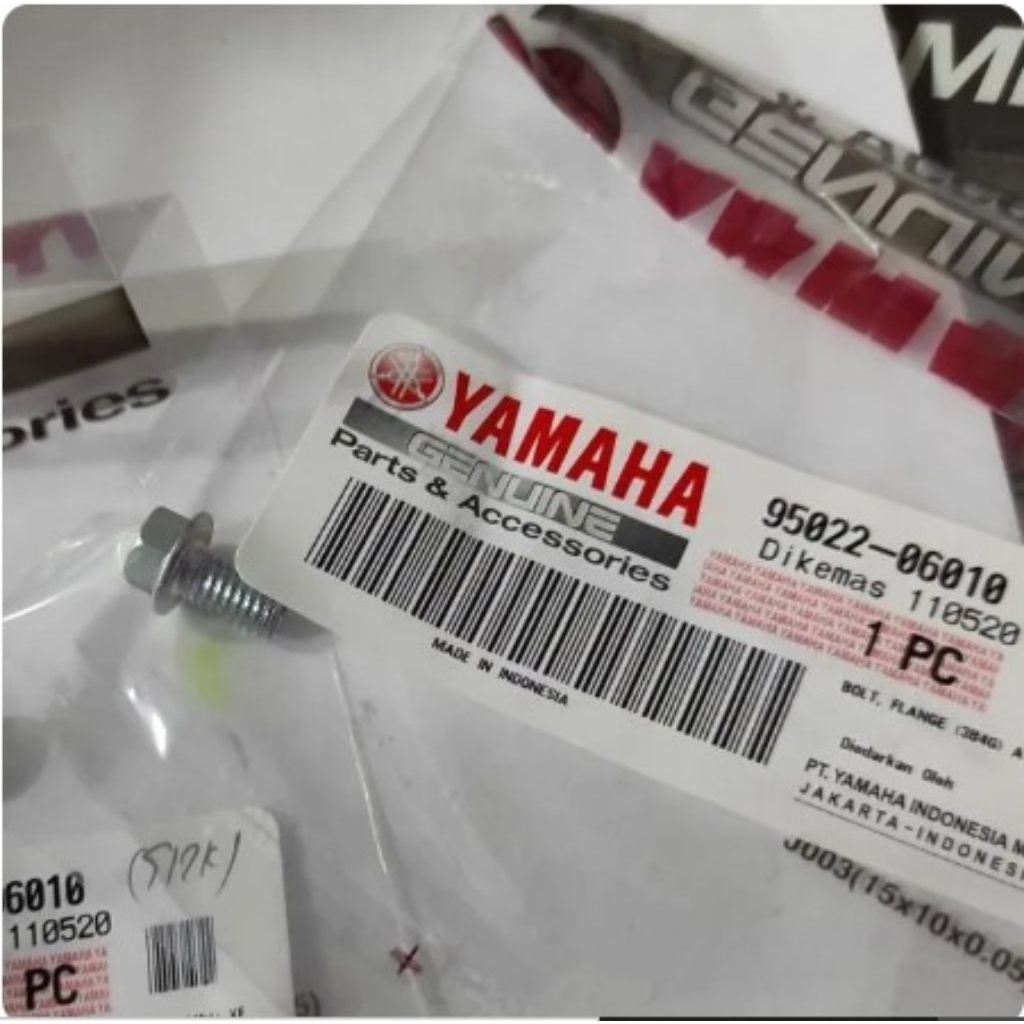 สลักเกลียวฝาสูบ สําหรับ Yamaha NMax, Aerox 155, Lexi 125 95022-06010