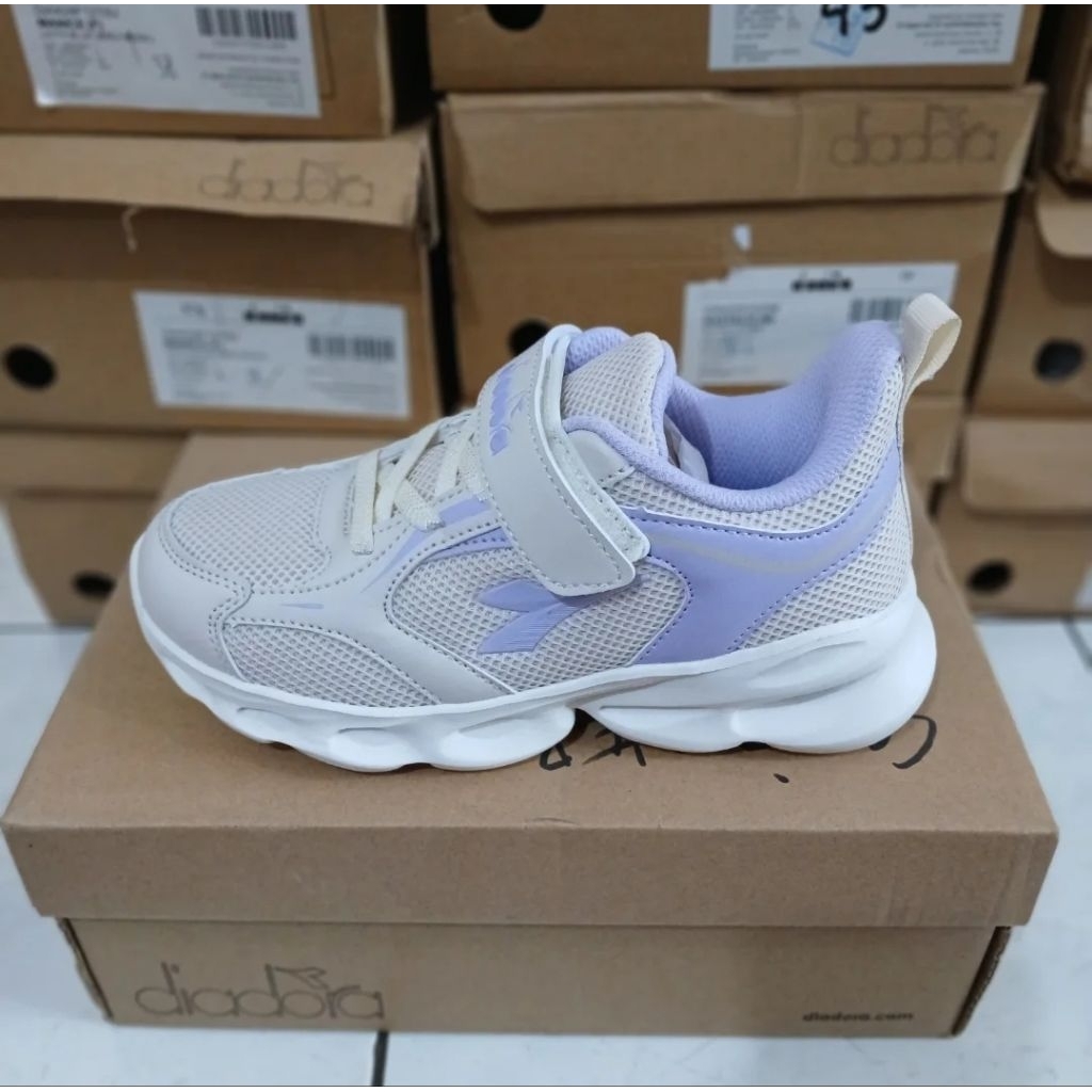 Diadora Natsuki*****