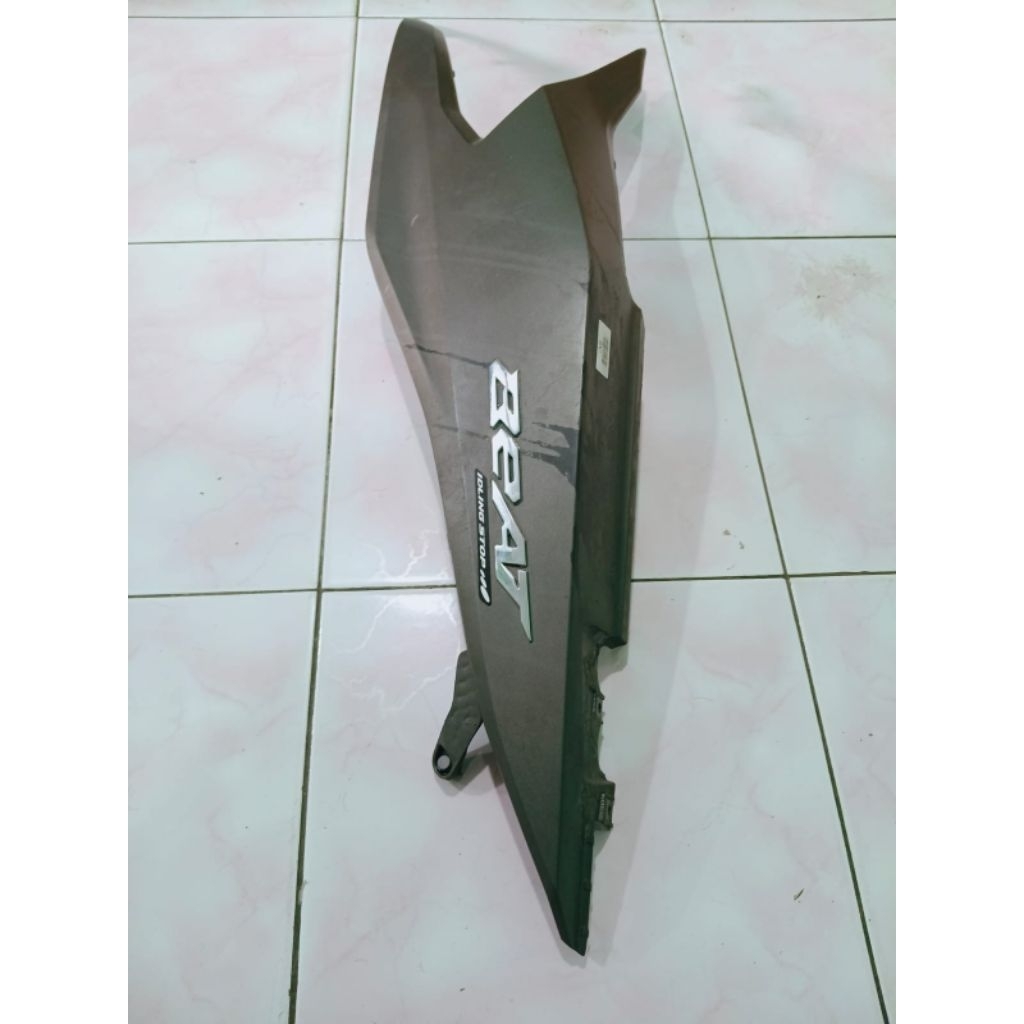 ฝาท้าย Honda Beat deluxe 2020 K1A Beat street สีเทาด้าน ซ้าย เดิม 2nd ถอดจากมอเตอร์ไซค์