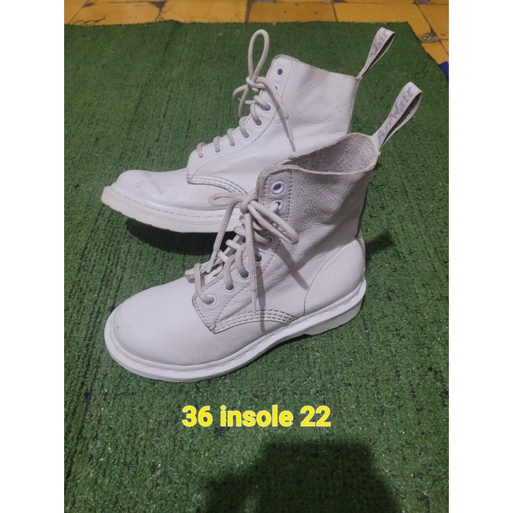 รองเท้าโมโน Docmart s36 pascal