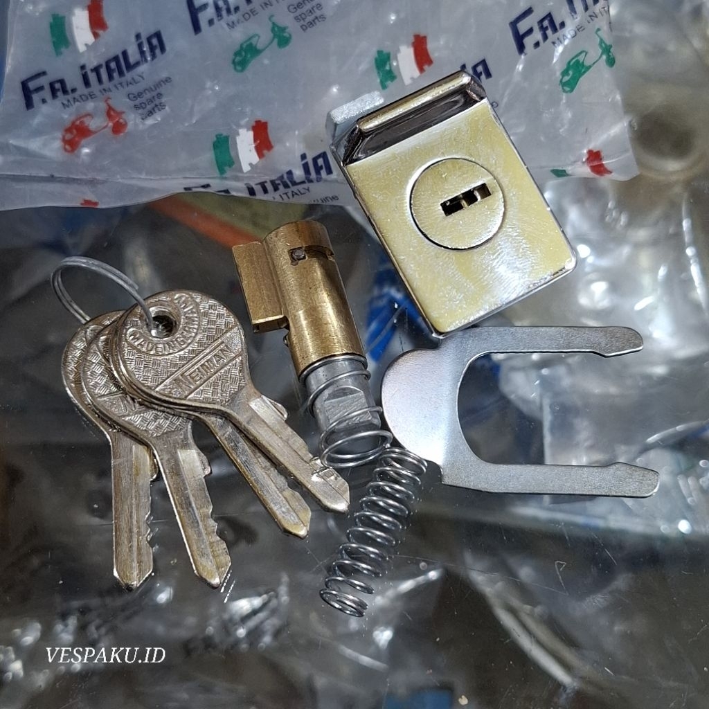 ชุดล็อค ลิ้นชักแฮนด์ vespa super sprint px ps naimen fa italy