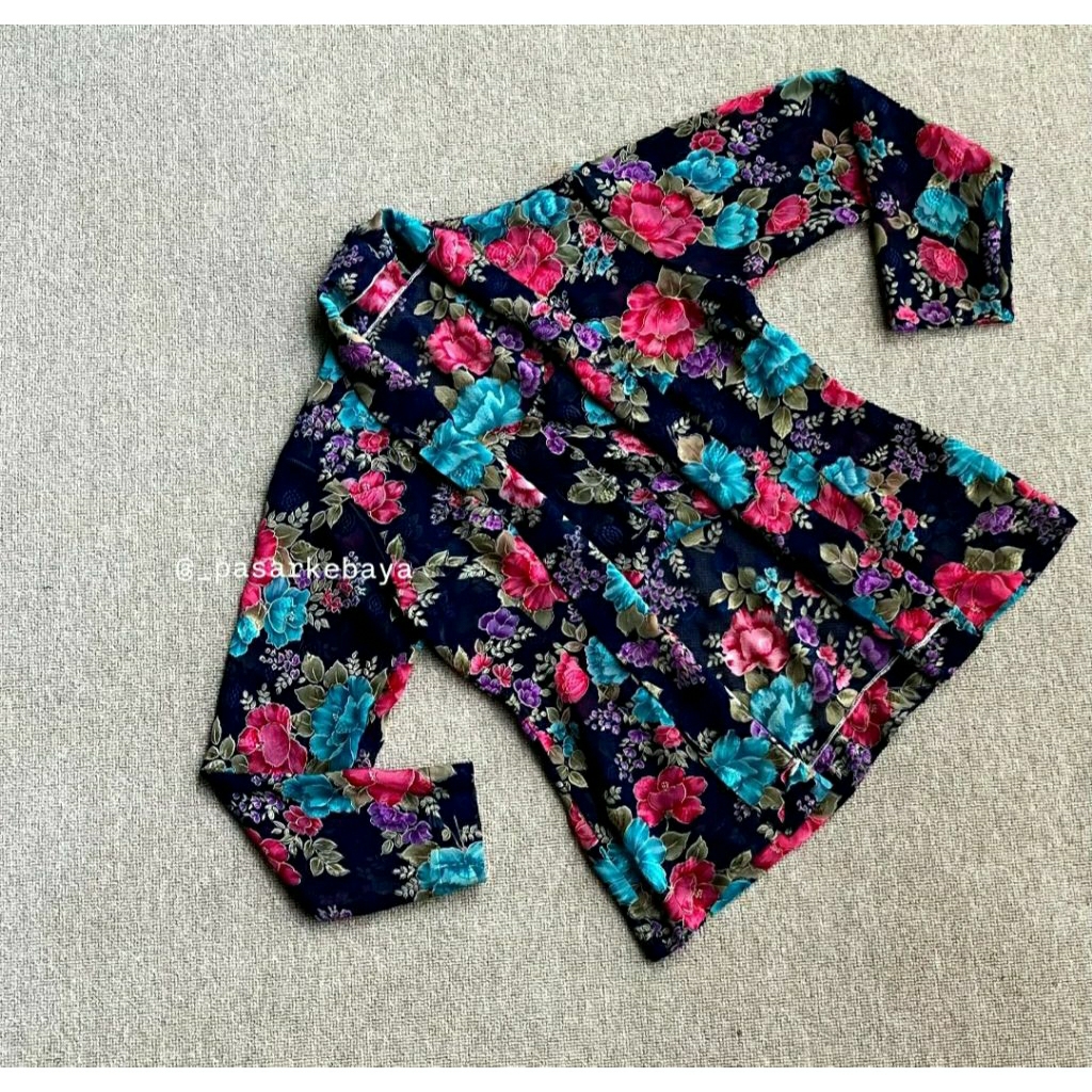 Kebaya LD 86 PB 57 เก่า (Body Fit) | รหัส : คินนส์