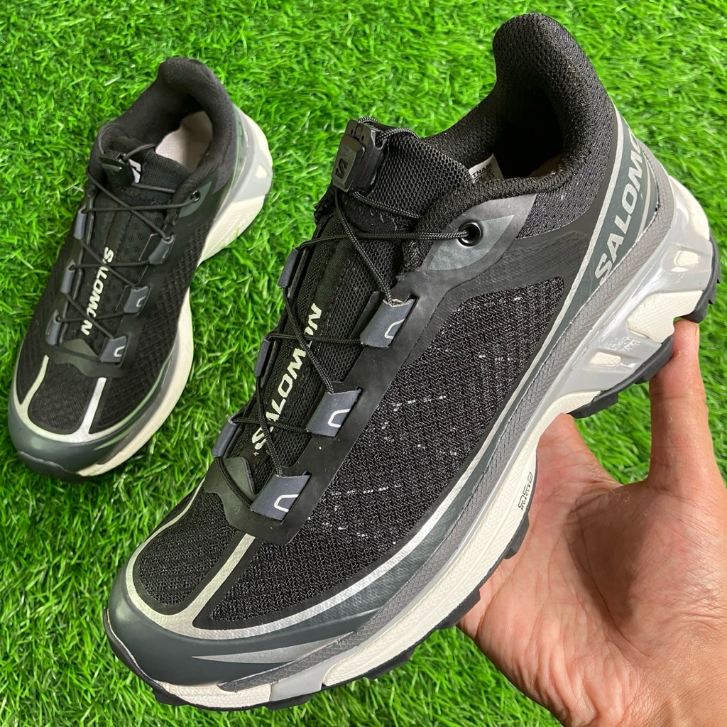 SALOMON XT-6 FT รองเท้าผ้าใบผู้หญิงเมทัลลิกสีดํา