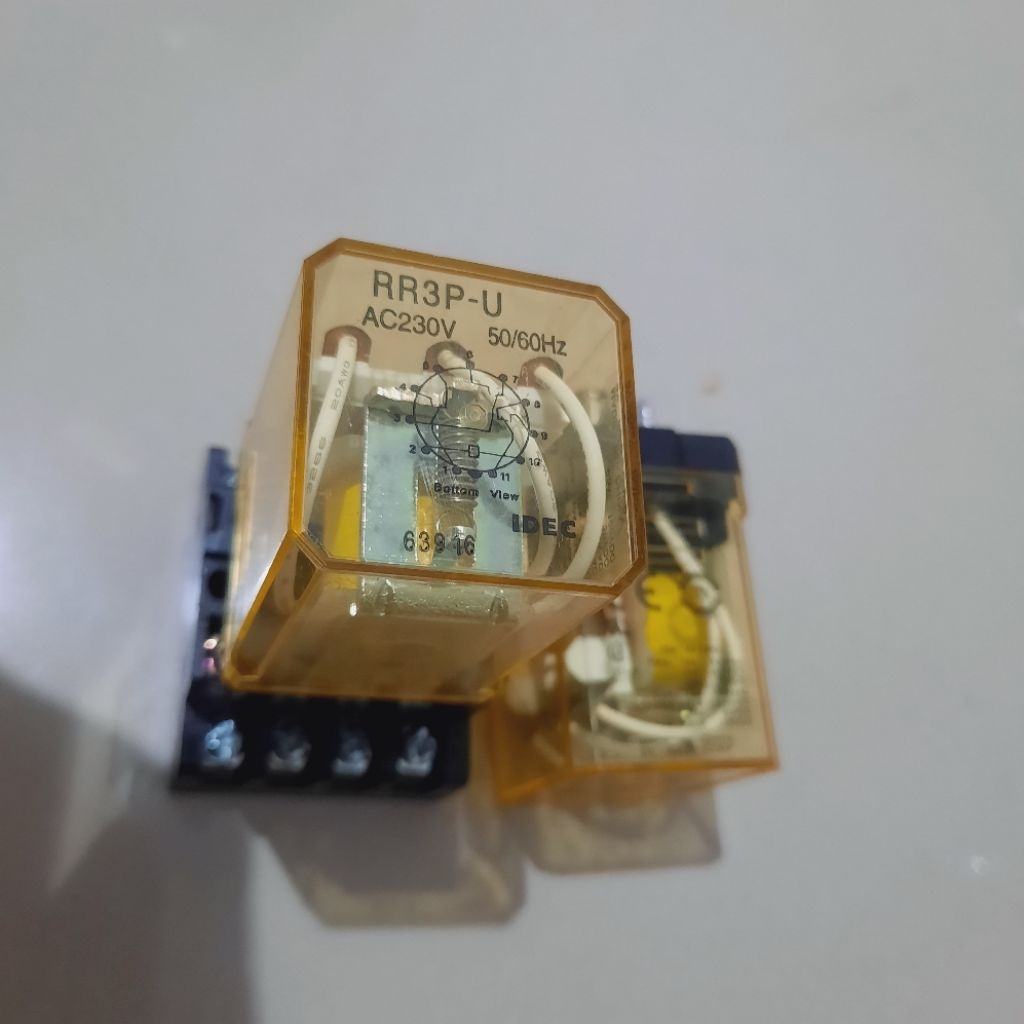 RELAY IDEC RR3PU 230vac + ซ็อกเก็ต 11pin รีเลย์ idec rr3p-u 230vac ชุดซ็อกเก็ต