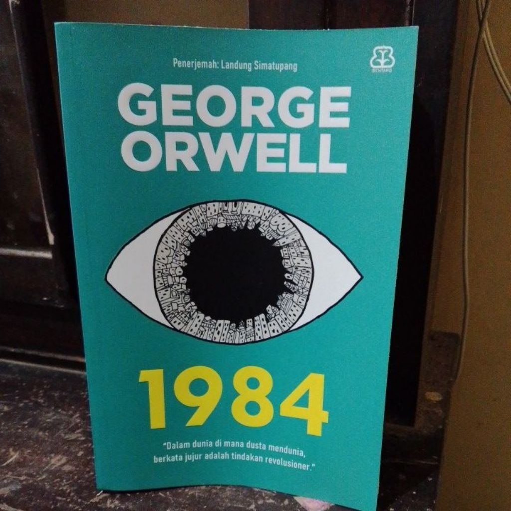 Pre Loved Novel "1984" โดย George Orwell