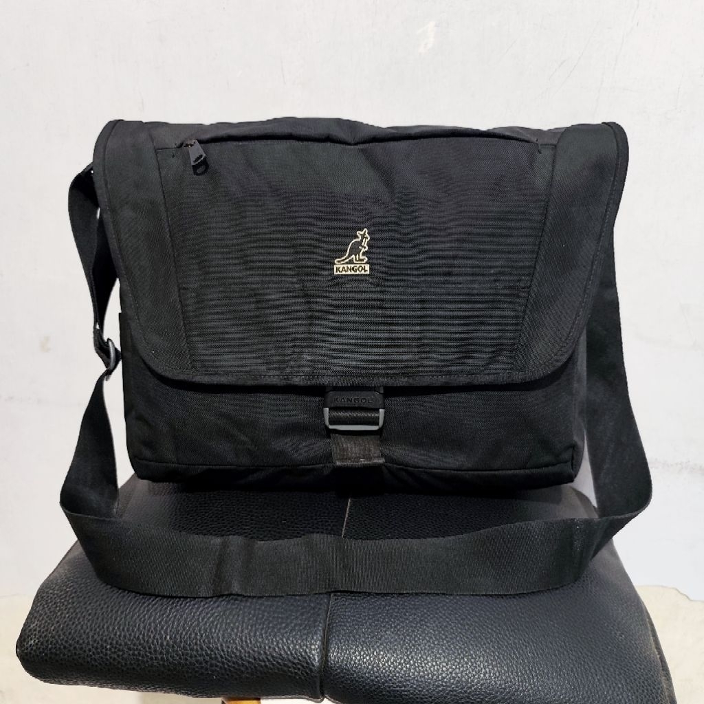 Kangol Messenger Bag / Kangol Black sling Bag