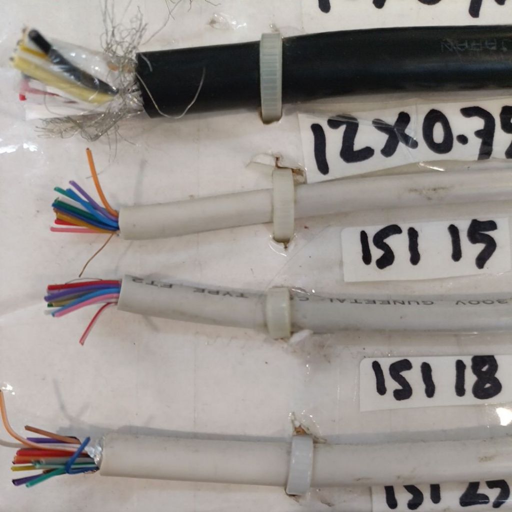 สาย Data/Control/Sensor ขนาด 28 เนื้อหา Awg 15+1 Ground Grey Per Meter