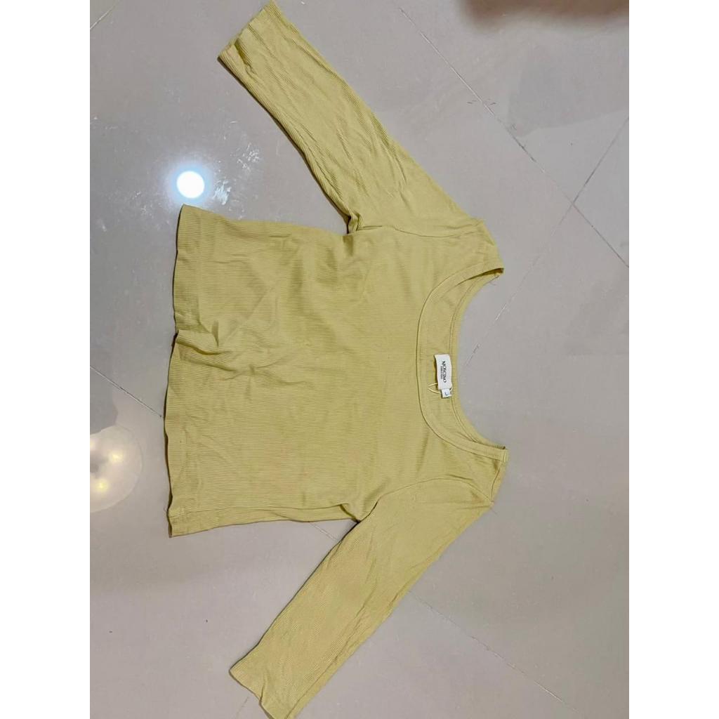 PRELOVED เสื้อสีเหลือง (B-019)