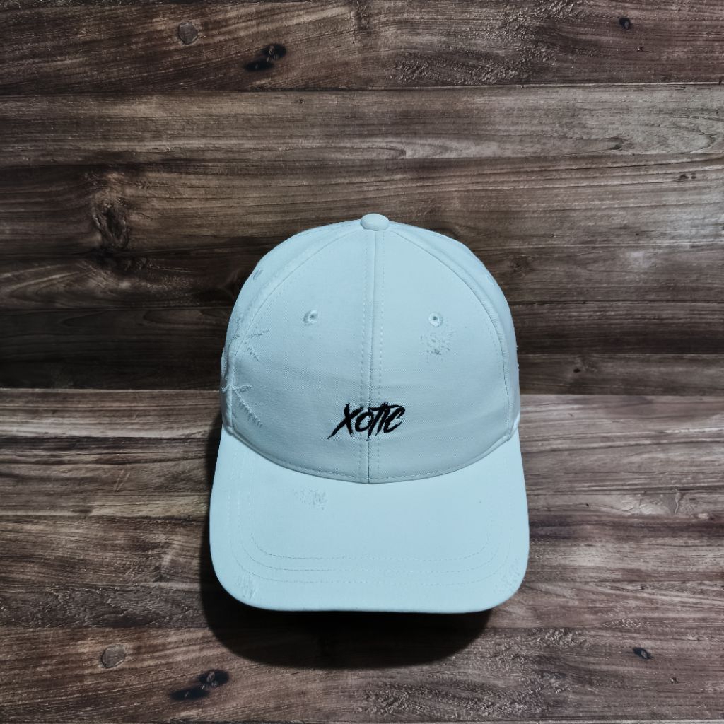หมวกเบสบอล ขาดโลโก้ xotic สีขาว