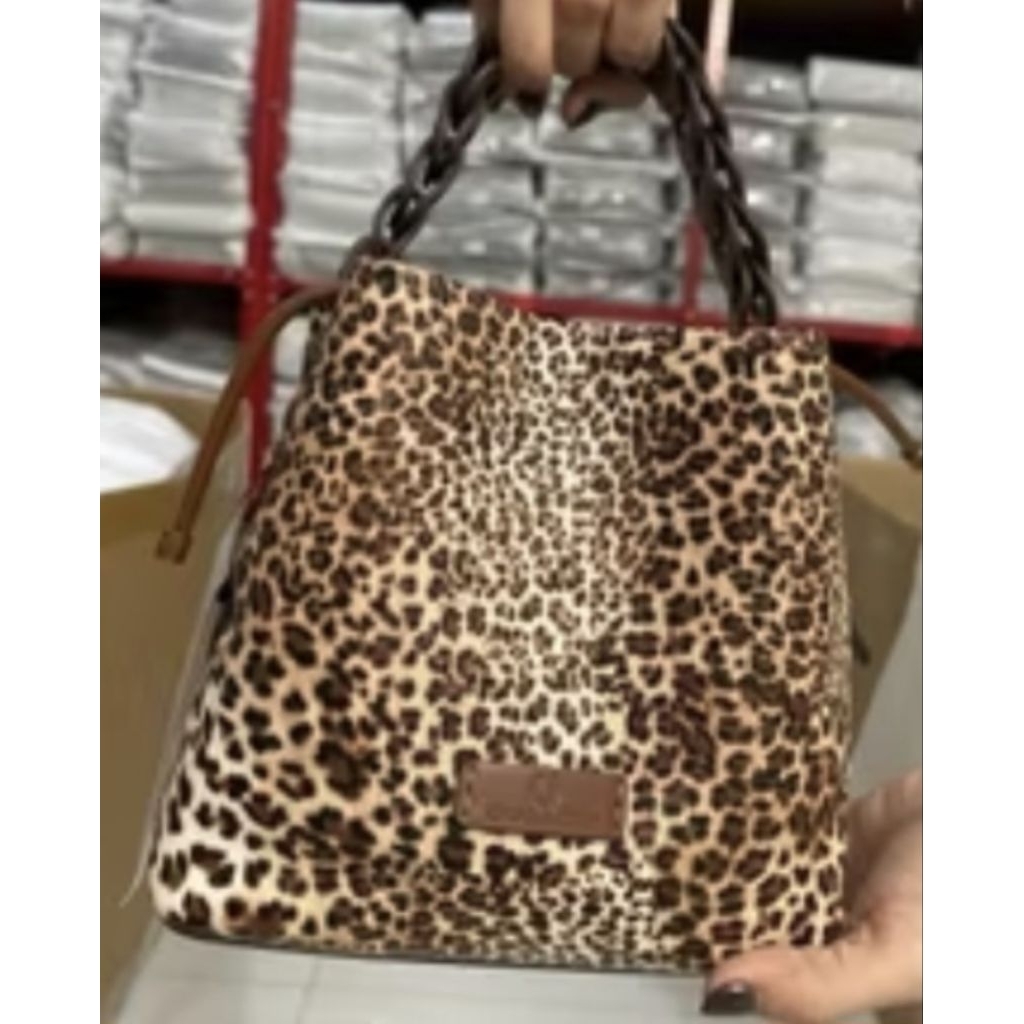 Gusachi Bucket Leopard Bag