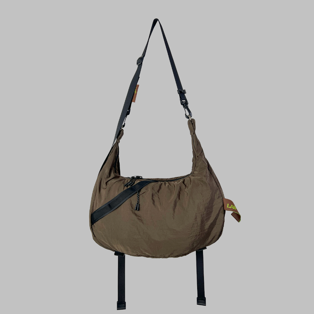 LAB17 GO Sling Bag - สีน้ําตาล (Unisex)