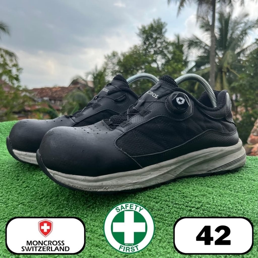 รองเท้าเซฟตี้ Moncross Switzerland MC-70D 42