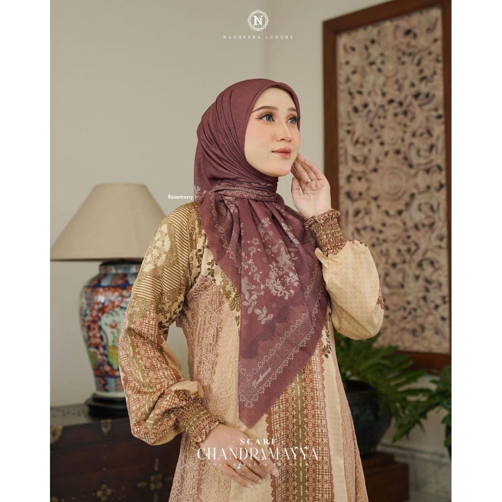 Chandramayya Izmir Scarf Nadheera หรูหรา โดย Nadheera
