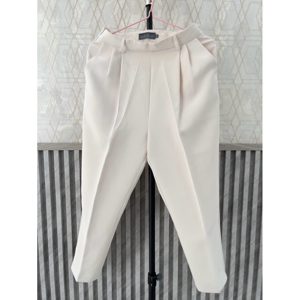 Preloved Morgan Pants Needle Thread - สีขาว