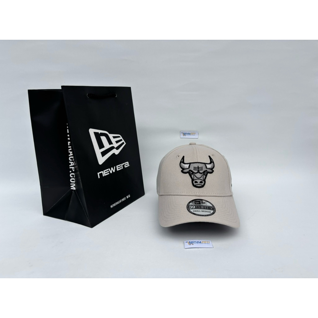 NEW ERA 39Thirty Q123 Stone Grey Chicago Bulls ติดตั้งหมวกเดิม