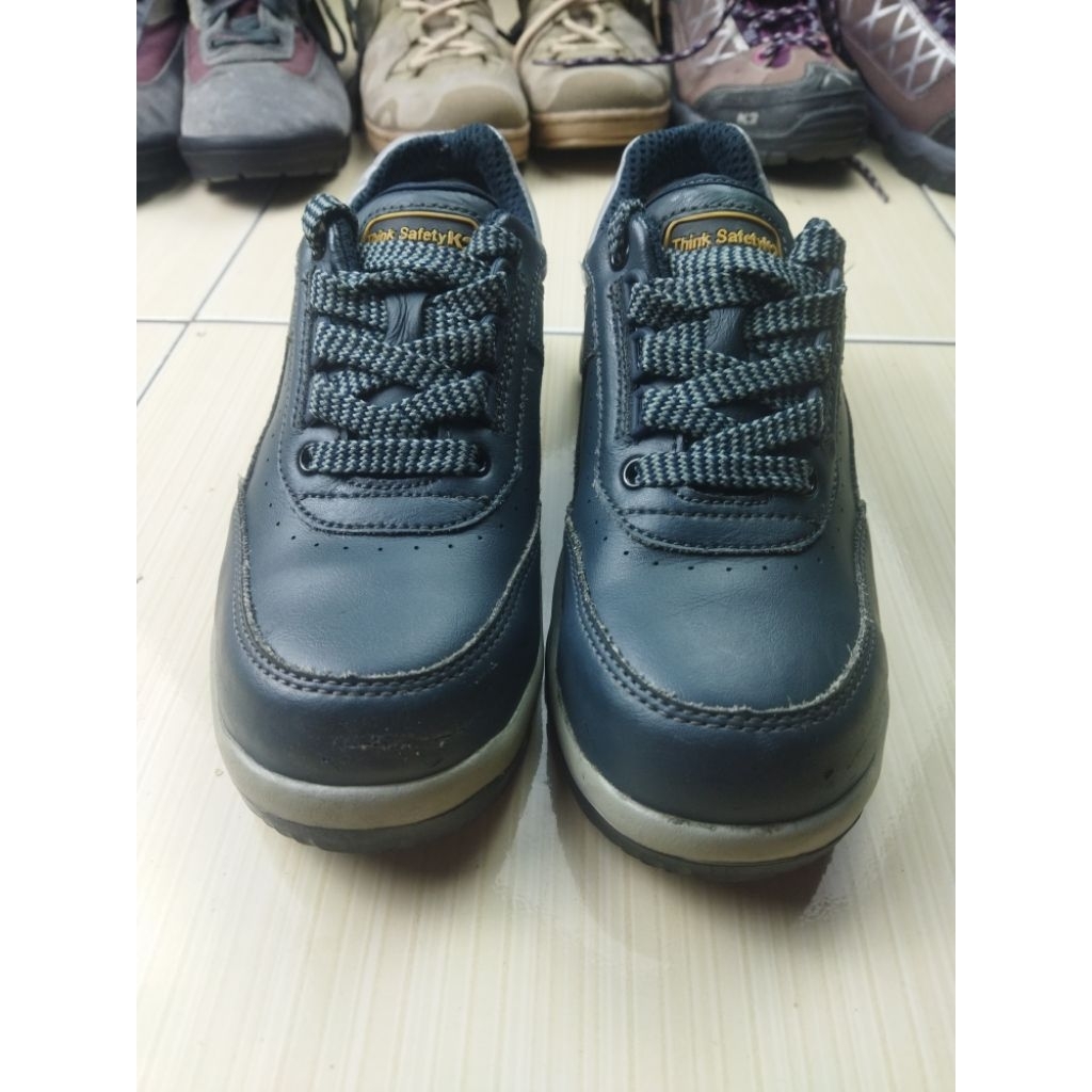 รองเท้าเซฟตี้ K2 ไซส์ 38 (240)