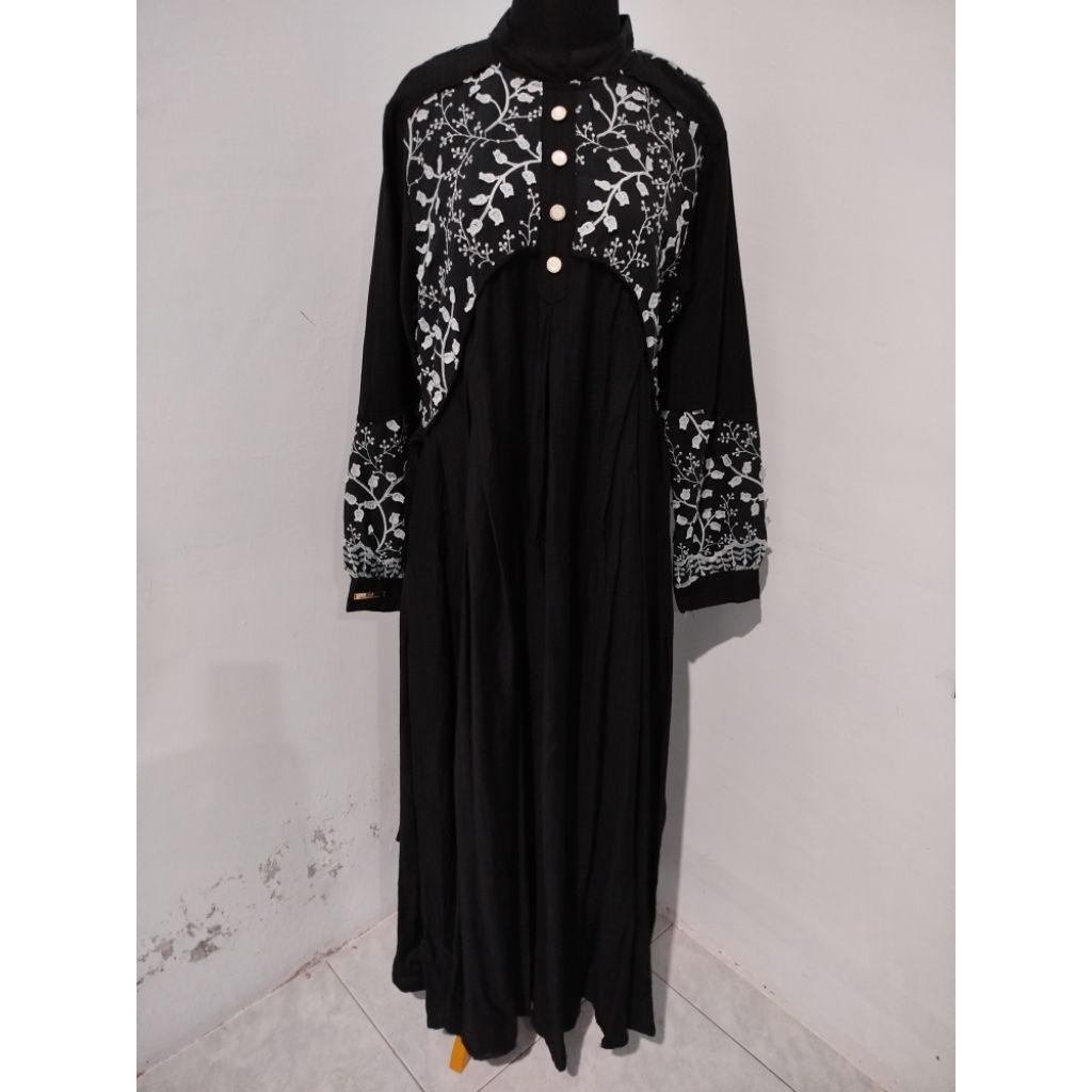 PL dress megar ปักลายดอกไม้สีดํา LD 108 P 130