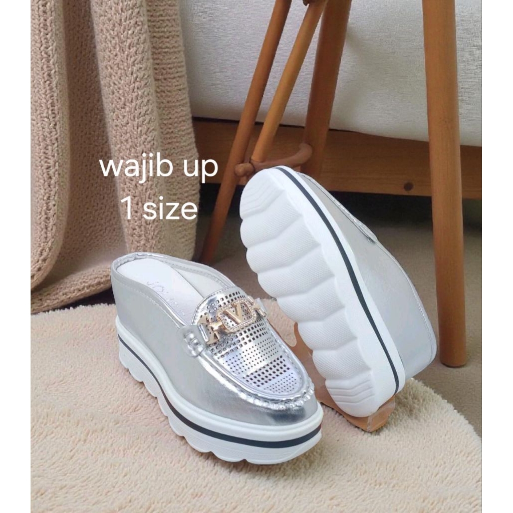 9988 ต้นฉบับนําเข้ารองเท้าแตะส้นเตารีดผู้หญิงอินเทรนด์ต้องได้ถึง 1 ขนาด