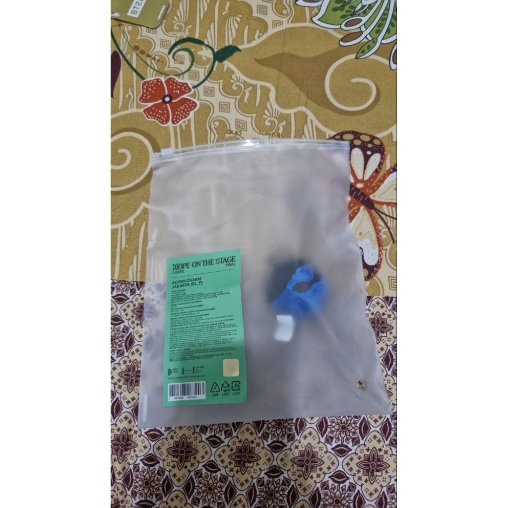 อย่างเป็นทางการ JHOPE BTS ACORN CHARM