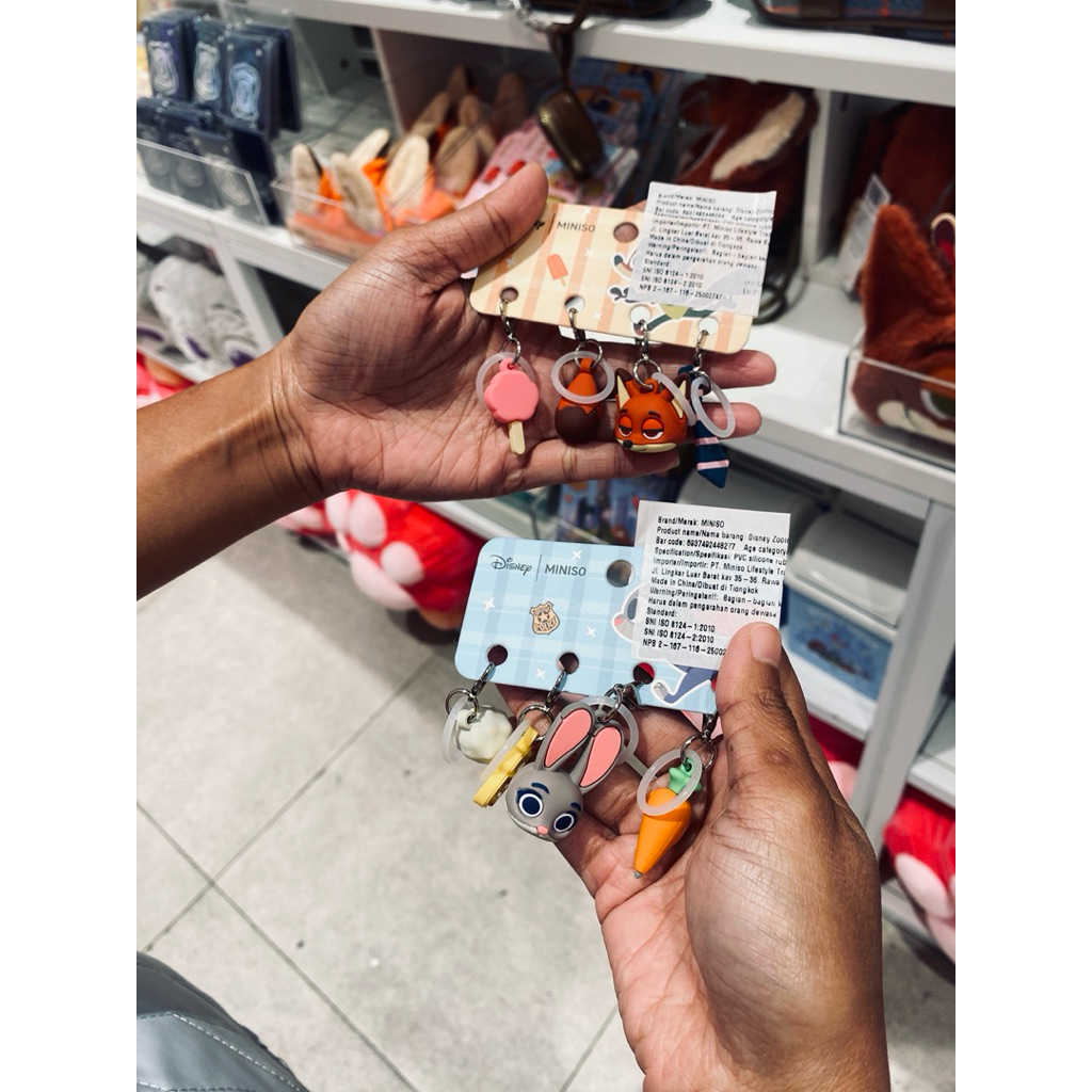 MINISO ZOOTOPIA UMBRELLA CHARM / MINI PENDANT ZOOTOPIA (แกน)