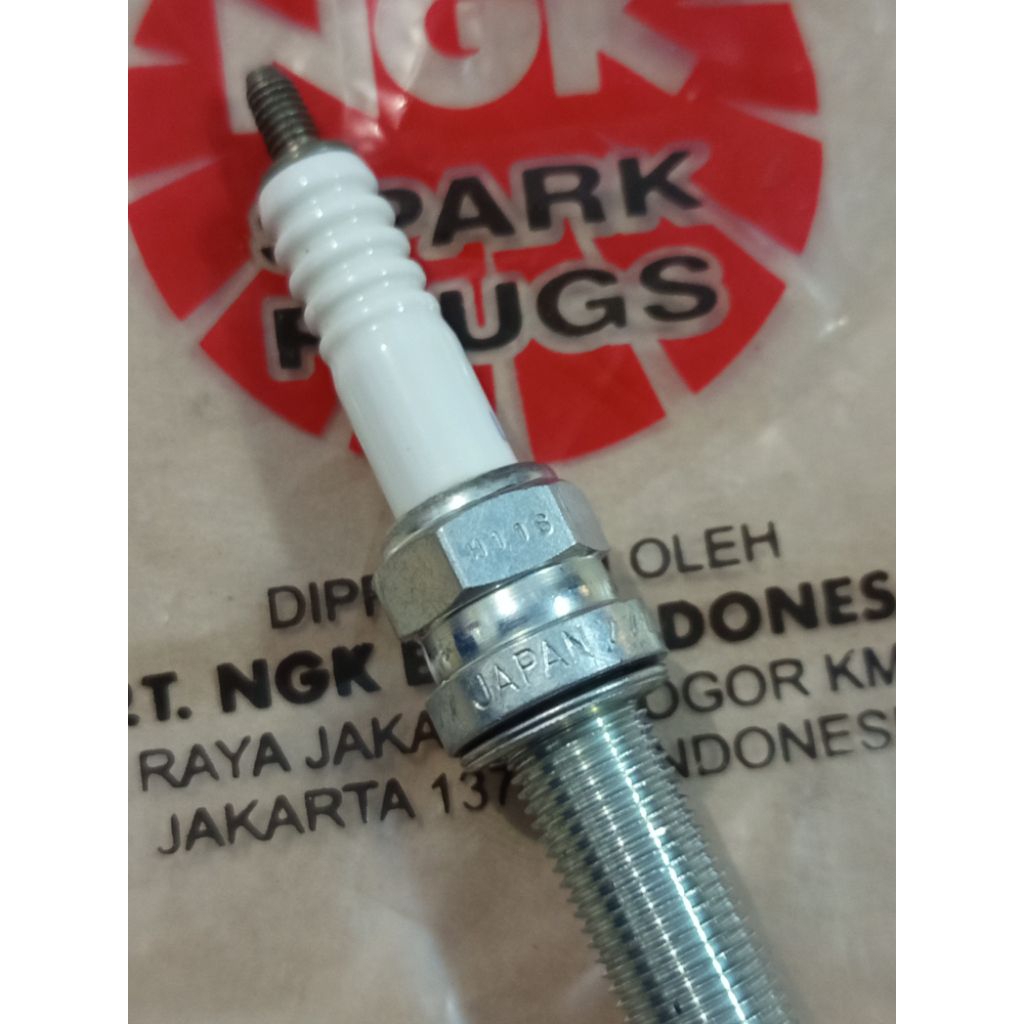 NGK LMAR8A - 9 SPARK PLUG สําหรับ VARIO 160 MOTORCYCLE ORIGINAL JAPAN