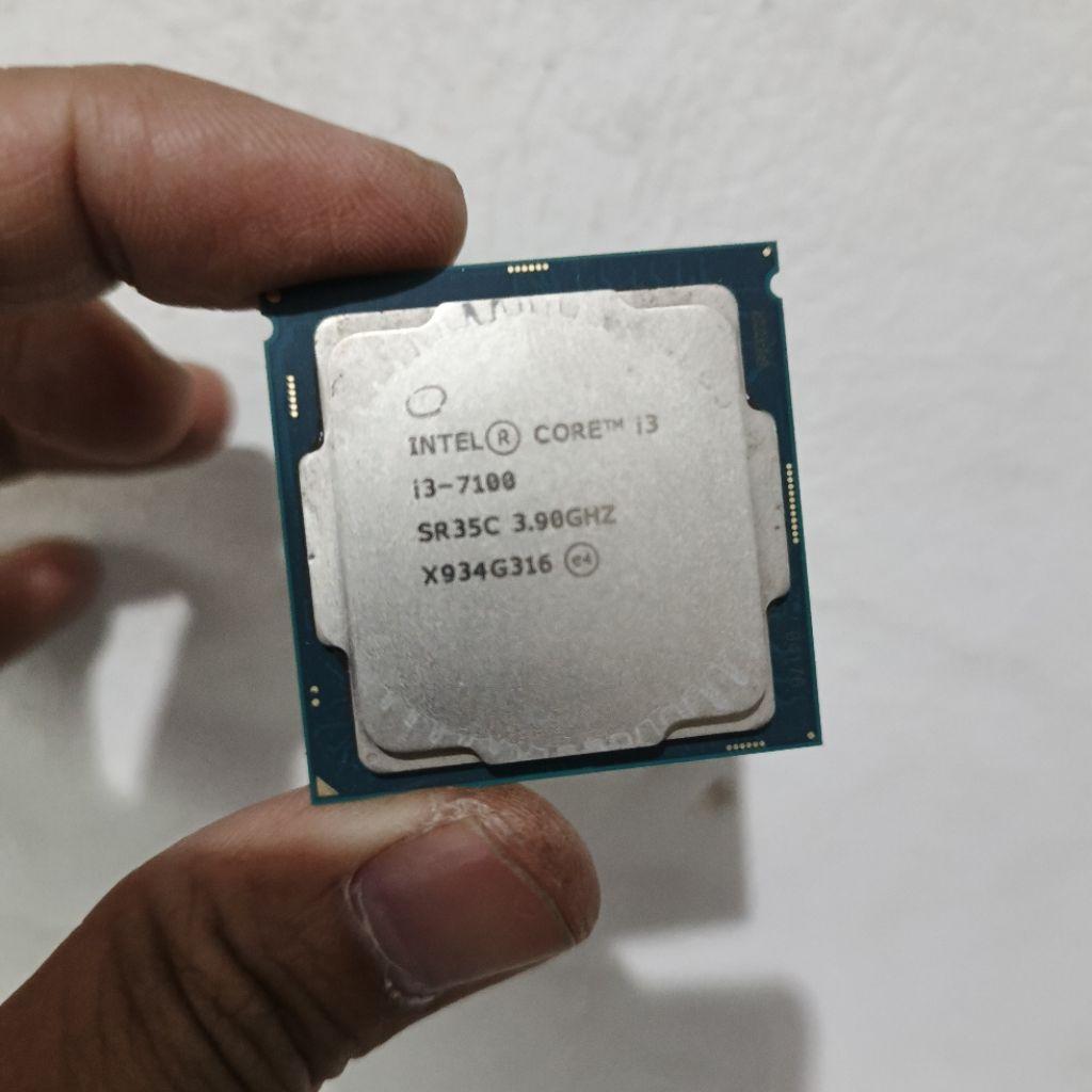 Intel Core i3 6100 หรือ 7100 LGA 1151 Gen 6 Gen 7