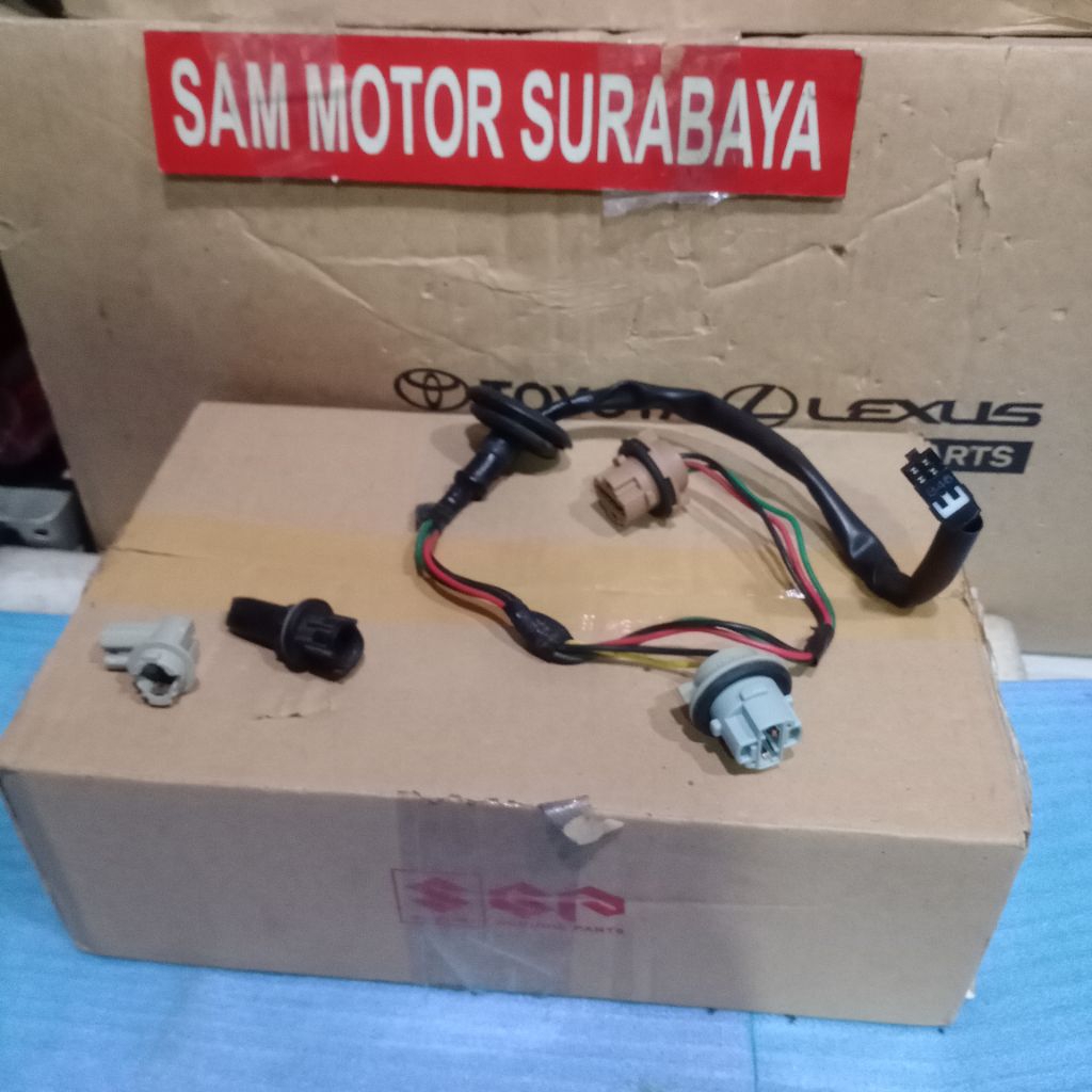 Original Toyota Innova Reborn stop Lamp stop Lamp Socket Fitting