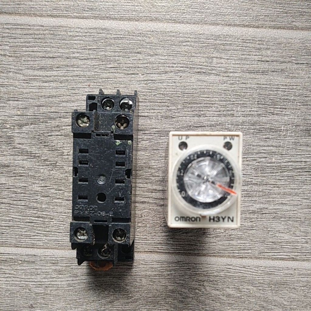 Timer H3YN-2 + Socket Second 220Vac, 24Vdc, 100vdc