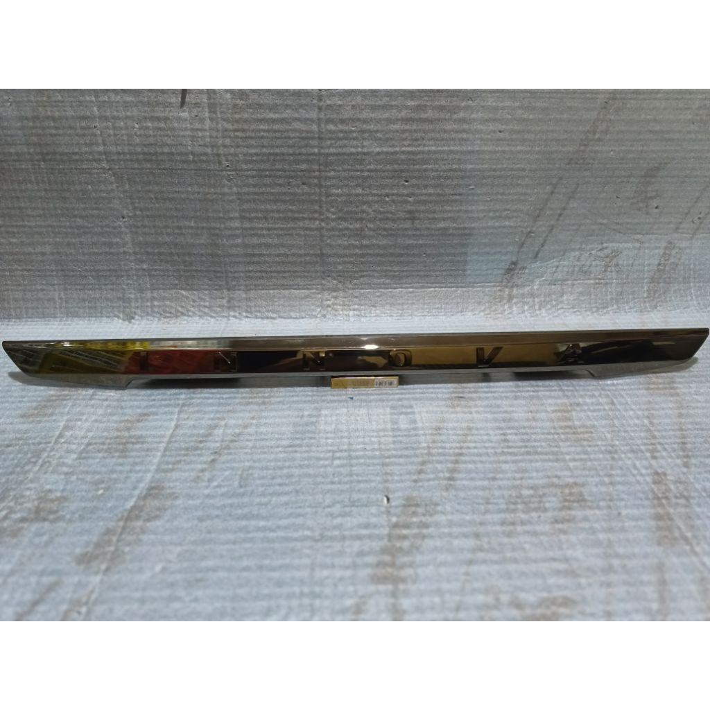 REAR TRUNK CENTER สําหรับ INNOVA 2011-2013