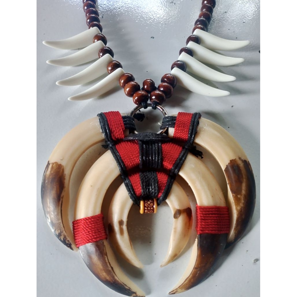 สร้อยคอเขี้ยวชาติพันธุ์ b2 จัด