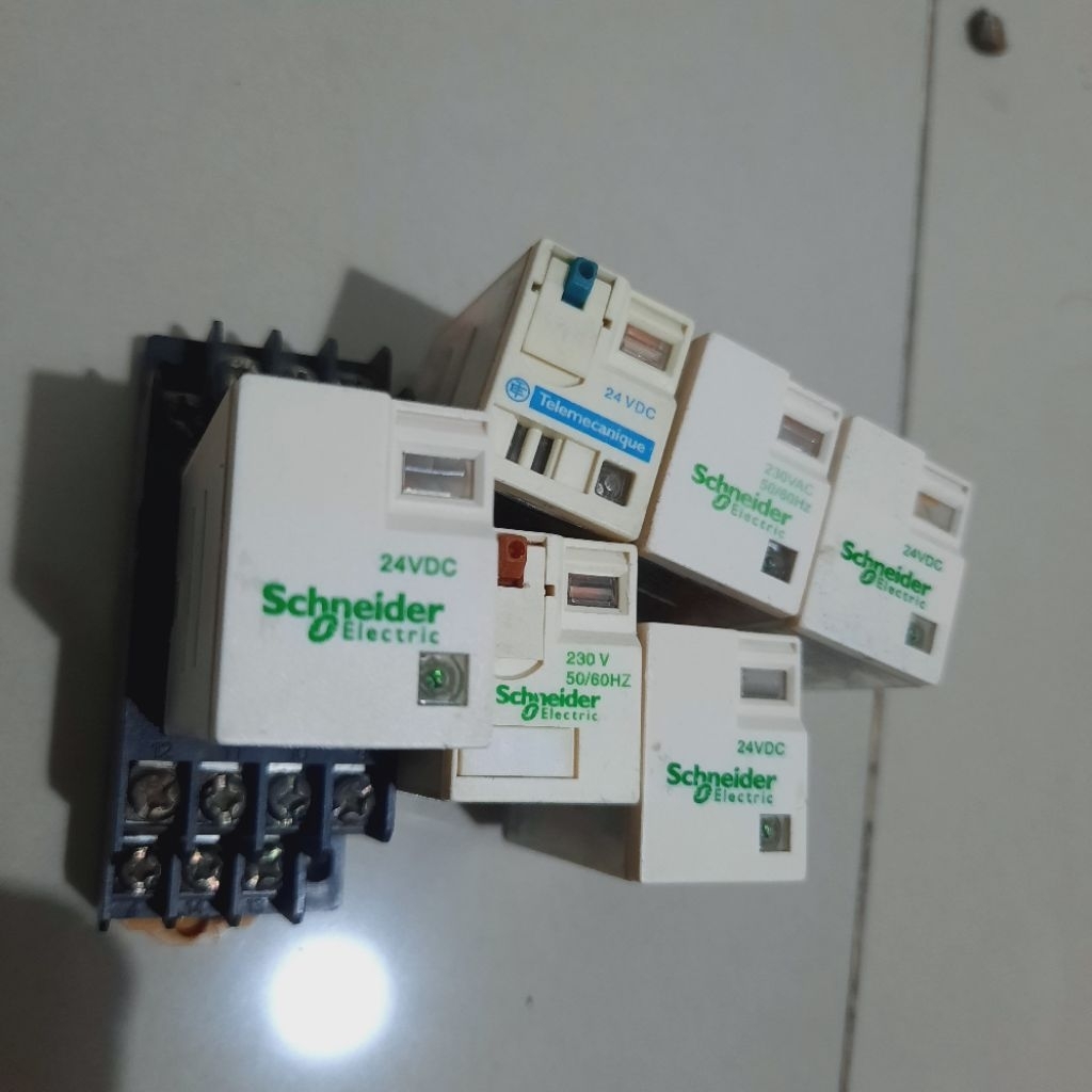 RELAY SCHNEIDER RXM4LB2P7 RXM4LB2BD + ซ็อกเก็ต