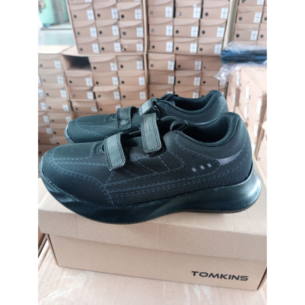รองเท้า Tomkins ARES สีดําสําหรับวัยรุ่น